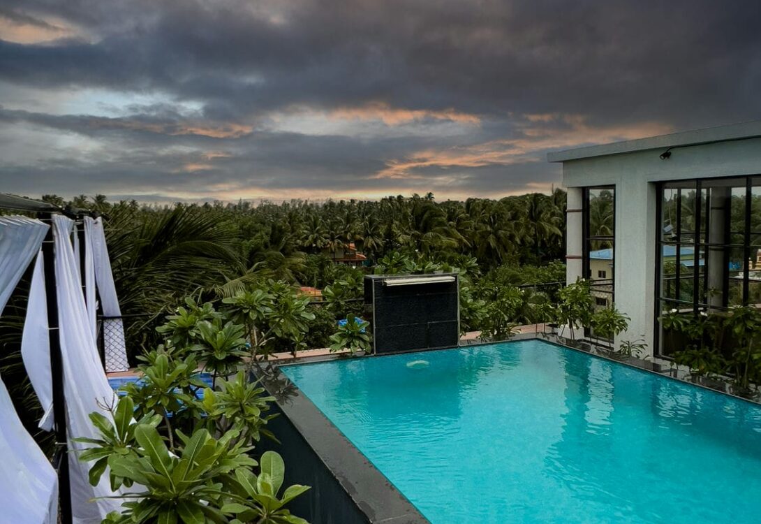 Best rooftop luxury villas in alibaug for rent with pool