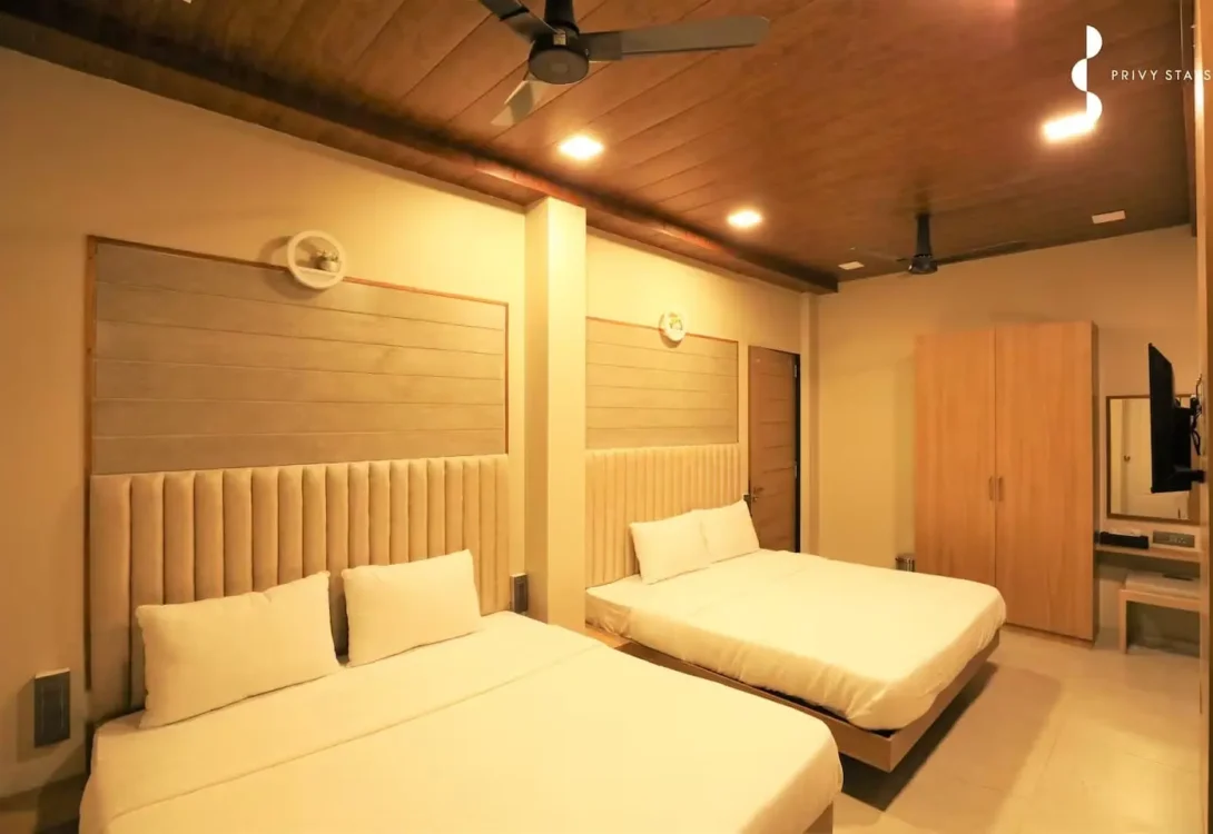 Canopy beds in luxury suites