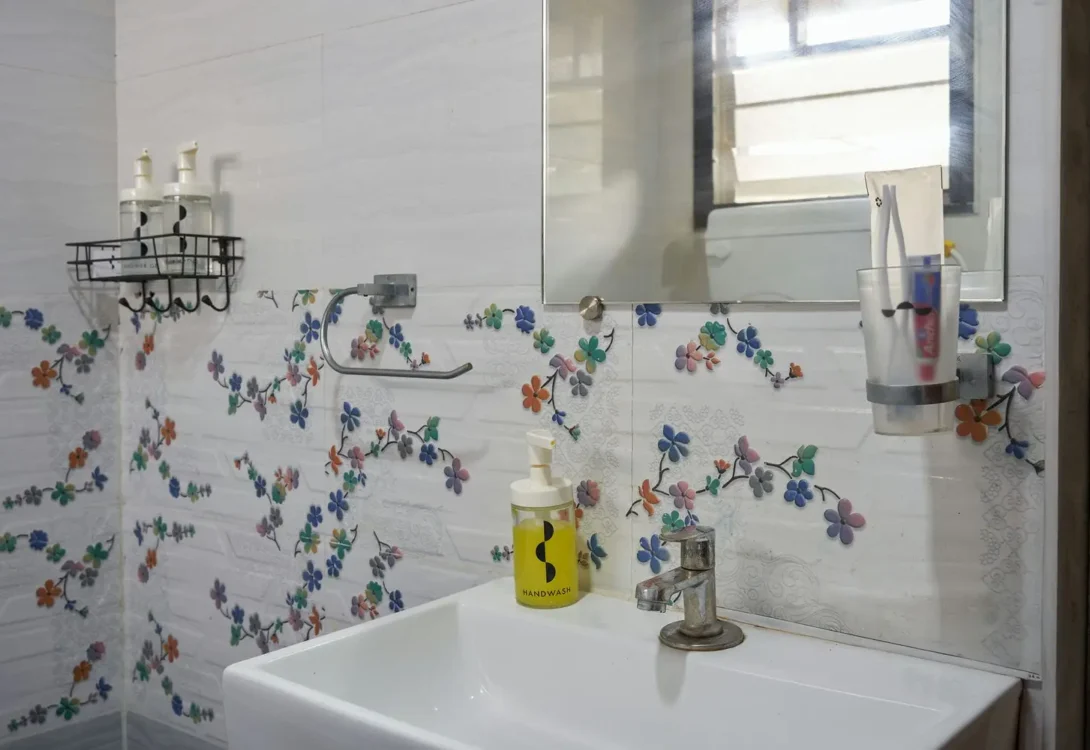 Dual sink vanity space