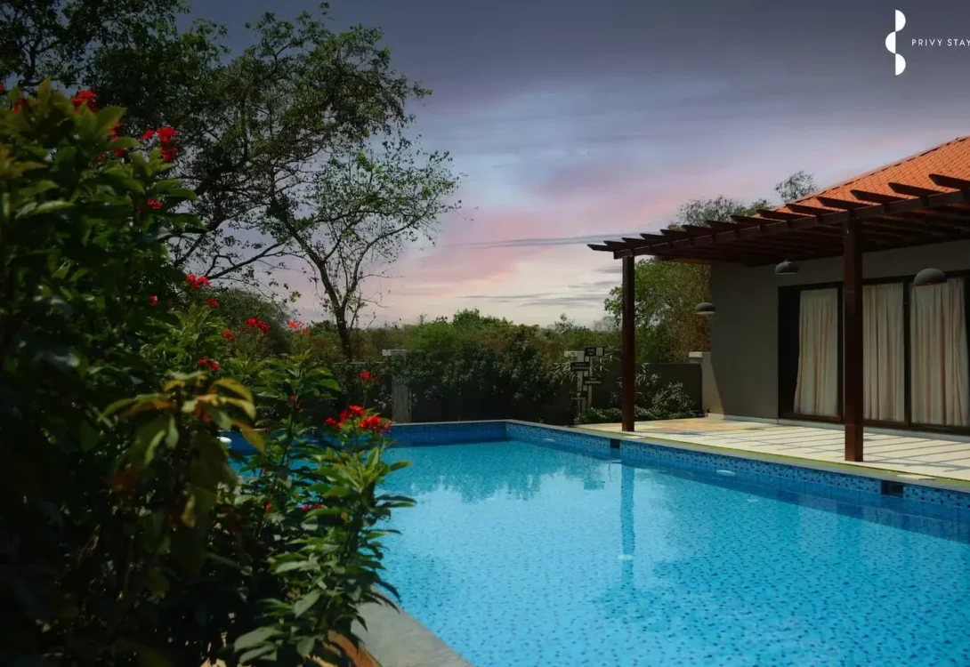 Glass-edge pool with view