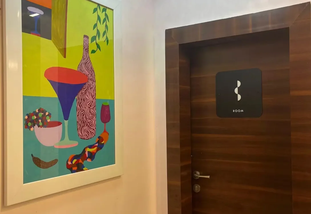 Scratch-resistant furniture in rooms