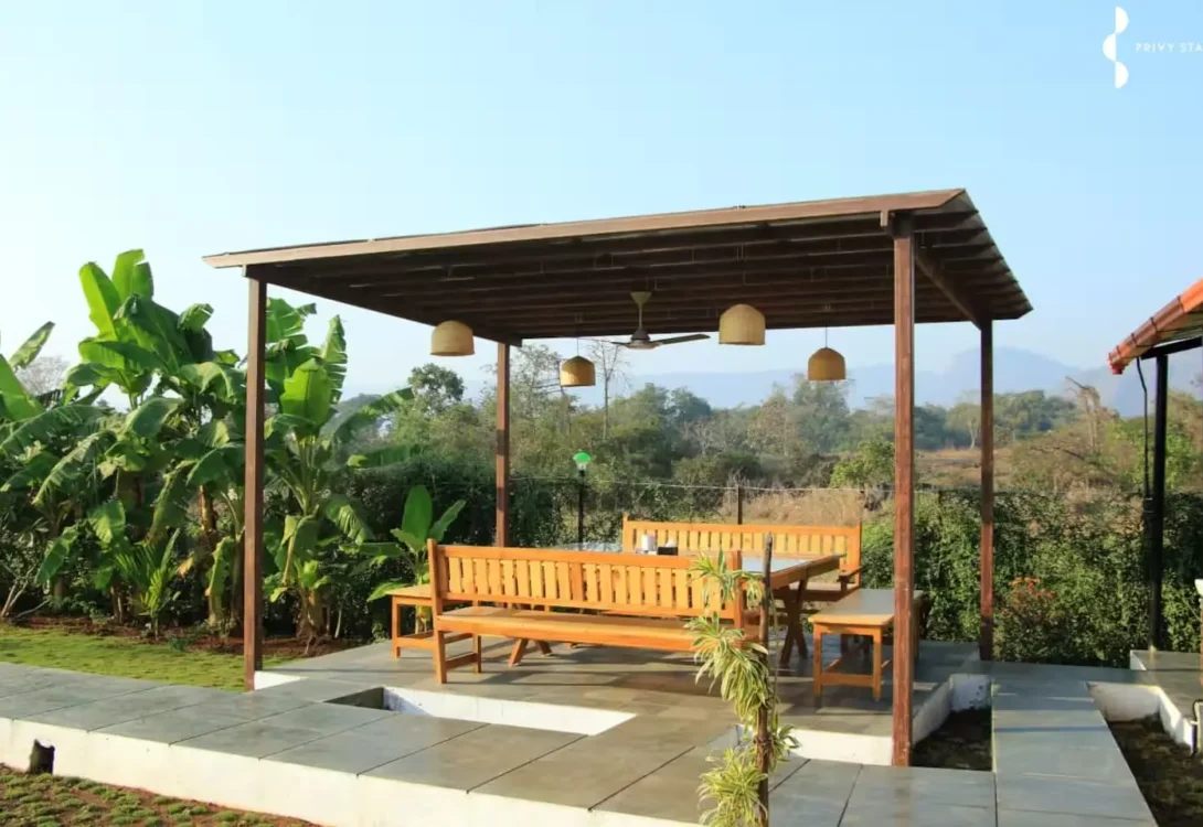 Seashore villa retreat near Bherse